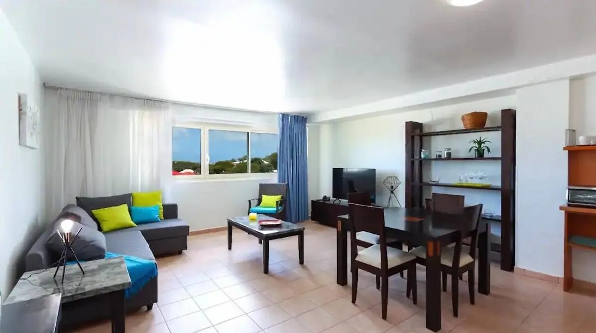 1 Bedroom In Heart Of Maho Village !
